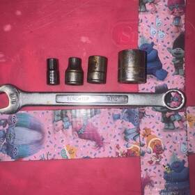 2113190 Benchtop Wrench And Sockets