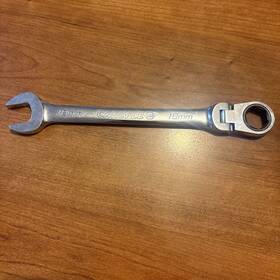 Rwfl018m Carlyle Rw021m Napa Metric 18 Mm 6 Point Combination Ratcheting Wrench