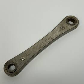 243694 Craftsman Tools 14 And 16mm Metric Ratcheting Double Box End Wrench Usa 243694 Craftsman Tools 14 And 16mm Metric Ratcheting Double Box End Wrench Usa