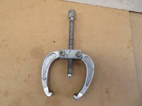 46901 Craftsman Vintage #46901 Wf 2 Jaw Gear Bearing Puller 5-1/2 Inch Capacity