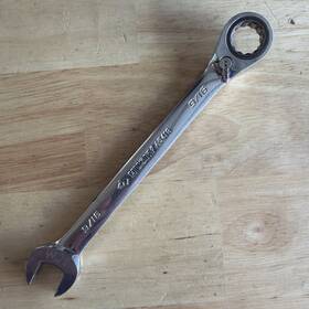 65418 Husky Tools 9/16 Inch Ratcheting Combination Wrench 12 Point Reversible Read