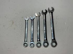 Pt20682 John Deere 5 Piece Ratcheting Combination Wrench Set Sae 1/2 Inch -3/4