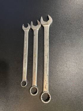Ty3512 John Deere Wrenches 1/2 5/8 3/4 Inch Combination Running Logo Usa