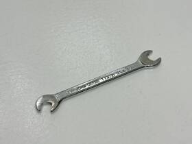 Ty3721 John Deere Usa Sae 7/32 Inch X 1/4 Polished Four-way Angle Open-end Wrench