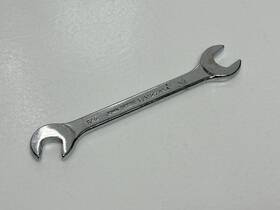 Ty3725 John Deere Usa Sae 11/32 Inch X 3/8 Polished Four-way Angle Open-end Wrench