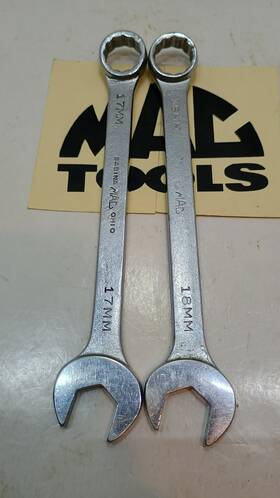 M18cw Mac Tools M17cm M18cm 44- M17cw And 17mm 18mm 2 Combination Wrenches Used