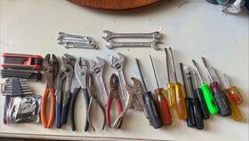 Mixed 164256 Lot Of 28 Hand Tools/ Wrenches/pliers/screwdrivers/ Hex And More