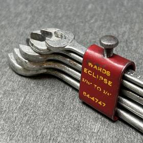 84-4747 Montgomery Ward Vintage Wards Eclipse 5pc Wrench Set Red Clip Organizer