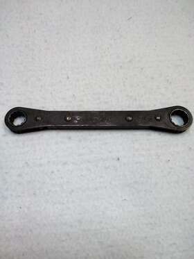 Gr1618 Snap-on 1/2 Inch X 9/16 Box End Sae 12 Pt Industrial Black Ratcheting Wrench