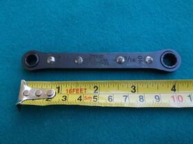 Gr810 Snap-on Double Ratcheting Box Wrench 12 Point 1/4ftft And 5/16ftft Black Oxide Gr810 Snap-on Double Ratcheting Box Wrench 12 Point 1/4ftft And 5/16ftft Black Oxide