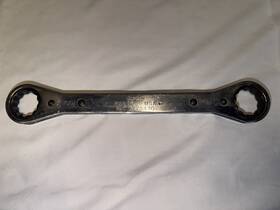 R2830 Snap-on P2830 7/8 Inch 15/16 12pt Ratchet Wrench
