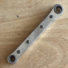 R-810a Snap-on R-810 R810a 1/4 Inch X 5/16 Ratcheting Double Box End Wrench 12 Point Usa Read R-810a Snap-on R-810 R810a 1/4 Inch X 5/16 Ratcheting Double Box End Wrench 12 Point Usa Read