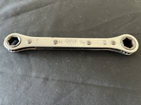 R12148 Snap-on Ratcheting Box Wrench 3/8-7/16 Inch - Pre Owned