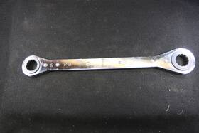 R2830c Snap-on 7/8 15/16 Inch 12 Point Sae Offset Ratcheting Box Wrench Euc F/s