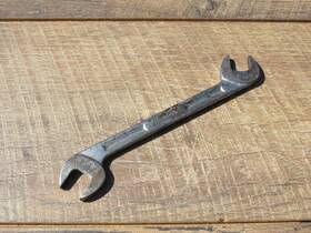 Snap-on V-5218 V5218 9/16 Inch 4 Way Angle Head Open End Wrench Vintage 1950s V 5218