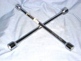 35635 Summit Tool Metric Chrome 4 Way Lug Wrench - Auto Tire Iron 14 Inch 17mm 19mm 21mm 23mm