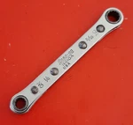 Snap-on Tools 1/4" 5/16" 12PT Ratcheting Box End Wrench R810A Usa Engraved. Fixed Price $18.43.