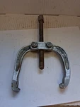 Craftsman Usa 5-1/2" Ton Two Arm Gear Bearing Puller No 46901. Fixed Price $22.00.
