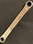 Snap-on, R810B, 1/4" & 5/16" Sae 12PT Flat Double Ratcheting Wrench. Fixed Price $15.00.