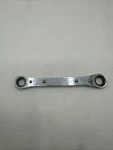 Snap On Tools Ratcheting 9/16 5/8 Box End Reversible Offset RES1820A Usa. Fixed Price $15.83.