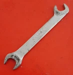 1947 Snap-on Tools Ds 2422 3/8" X 11/32" Offset Open End Ignition Wrench. Fixed Price $11.83.