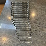 Snap-on 19PC Master Metric Flank Drive Plus Combination Wrench Set 7-25MM. Fixed Price $949.95.