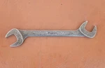 Snap-on 1-1/4" GVS40B 4-WAY Angle Head Open-end Industrial Finish Wrench Usa. Fixed Price $59.99.