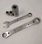 Snap-on R-2022 Ratcheting Wrench EX-200 SFS281 F-201 F-101 Socket Lot Usa. Fixed Price $41.99.
