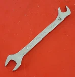 Snap-on DS2018A 5/16" X 9/32" Angle Offset Open End Ignition Wrench Engraved. Fixed Price $13.43.