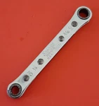 Snap-on Tools 1/4" 5/16" 12PT Point Ratcheting Box End Wrench R810A Engraved. Fixed Price $19.83.